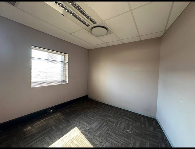 493.70M² OFFICE TO LET IN HIGHVELD